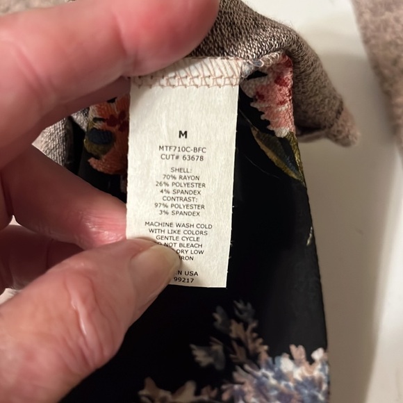 Moa Moa long sleeve tee. Solid front/ print back, sz M - Picture 6 of 6